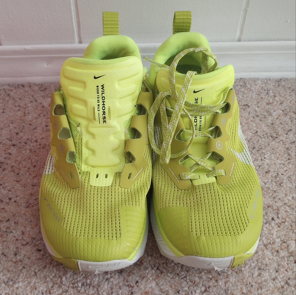 Neon Nike Wild Horse Sneakers Activewear Running Gym Outdoor Size 8 - Picture 2 of 12
